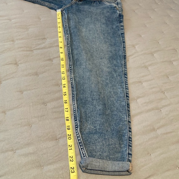 Girl’s Abercrombie Mini Mom jeans - Picture 5 of 9